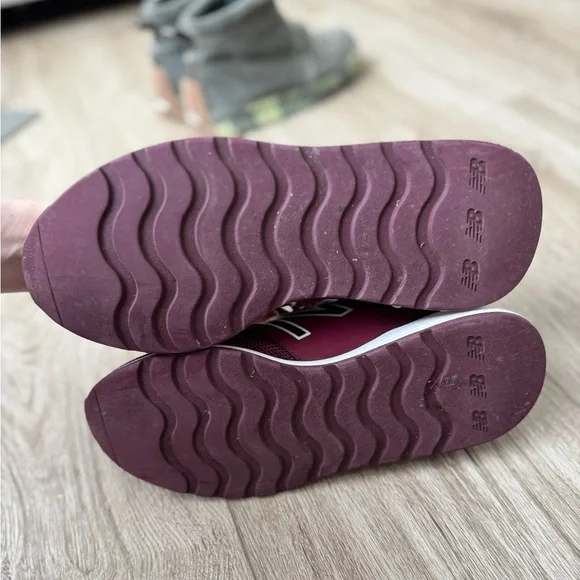 New Balance WRL25YBG Maroon Running Shoes - Picture 3 of 7